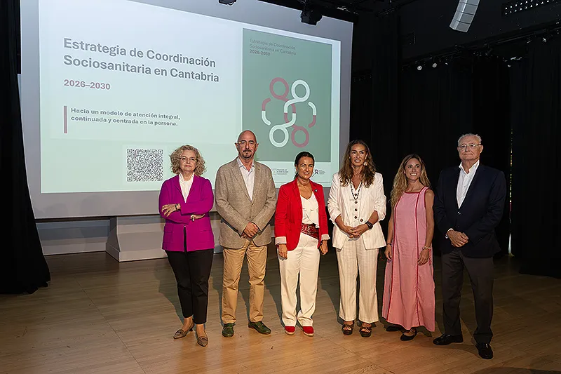 Los consejeros de Salud e Inclusión Social en el acto de presentación de la Estrategia. (Patricia Pereda)