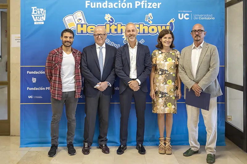 Silva y Pascual, flanqueados por Sergio Rodríguez y Mar Marcos, junto al maestro de ceremonias de la sesión, que ha tenido lugar en el salón de actos de la Escuela de Naútica (Foto: Emma Portillo)
