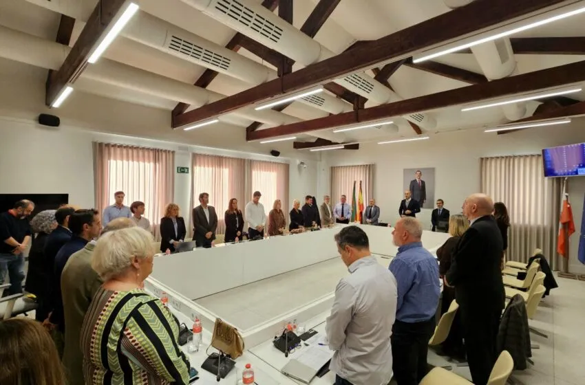 Noticias de Cantabria | El Cántabro | El Pleno de Torrelavega guarda un minuto de silencio por las víctimas del accidente ferroviario de Toledo
