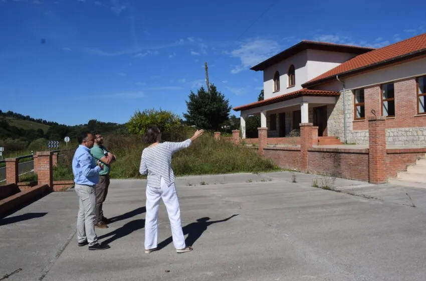  Piélagos licitará por 260.000 euros la urbanización exterior y la terminación del interior de las antiguas escuelas de Oruña convirtiéndolas en una nueva biblioteca, sala cultural y espacio joven