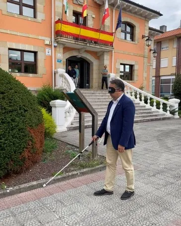  Piélagos se suma a la celebración del Día del #BastónBlanco, símbolo y herramienta clave de movilidad de las personas ciegas, de la mano de la ONCE de Cantabria