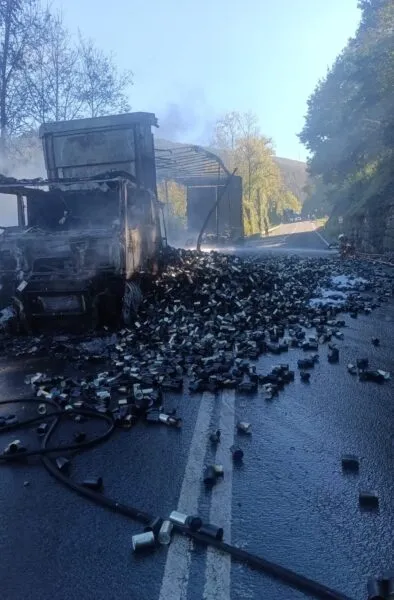 Noticias de Cantabria | El Cántabro | La N-623 permaneció cortada en Luena tras el incendio de un camión