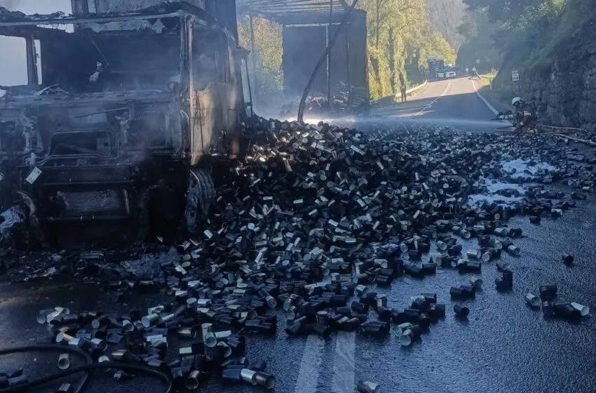 Noticias de Cantabria | El Cántabro | La N-623 permaneció cortada en Luena tras el incendio de un camión