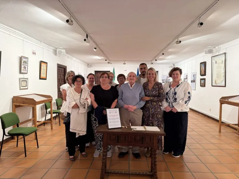 Noticias de Cantabria | El Cántabro | Santillana del Mar celebra su historia de amistad europea con la exposición «Tres pueblos, una misma Europa»