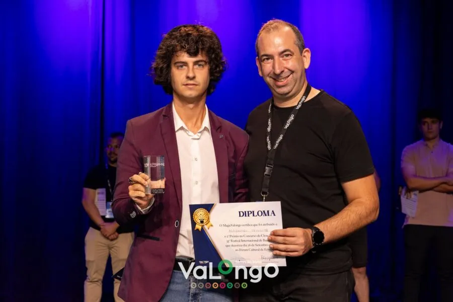 Noticias de Cantabria | El Cántabro | El mentalista cántabro Alejandro Revuelta logra el segundo premio en el festival internacional MagicValongo