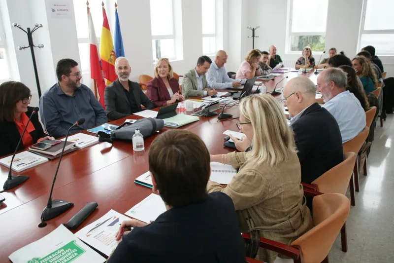 Sergio Silva participa en el Consejo Escolar de Cantabria. (Foto: Nacho Romero).