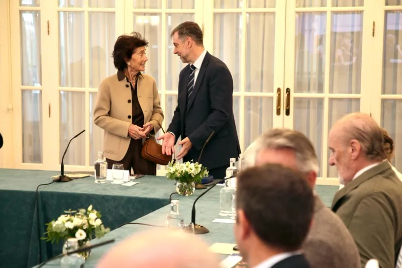 La presidenta de la Fundación Albéniz, Paloma O´Shea juinto con el consejero de Cultura, Luis Martínez Abad, en la reunion del patronato de dicha institución. (Fotoi: Nacho Romero)
