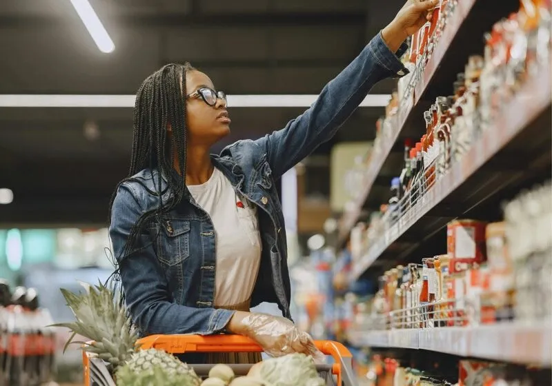 Planificar las compras o comparar precios entre establecimientos son algunas de las prácticas que pueden contribuir a realizar un consumo más eficiente (Foto: Oficina de Comunicación)