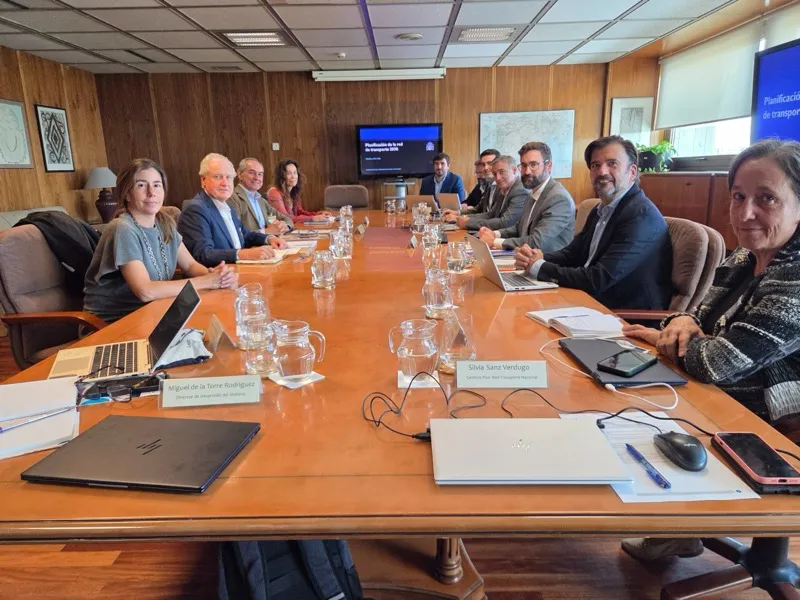 Arasti se ha reunido hoy en Madrid con el secretario de Estado de Energía, Joan Groizard, y representantes de Red Eléctrica (Foto: Oficina de Comunicacion)