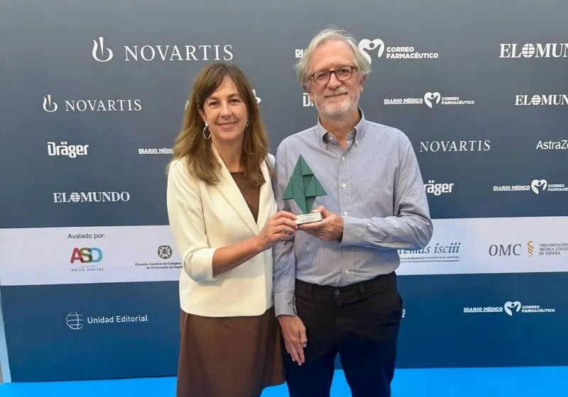 Rocío Montalbán y Pablo Serrano recogieron el premio Ennova Health 2026 en un acto celebrado en Madrid (Foto: Gobierno de Cantabria)