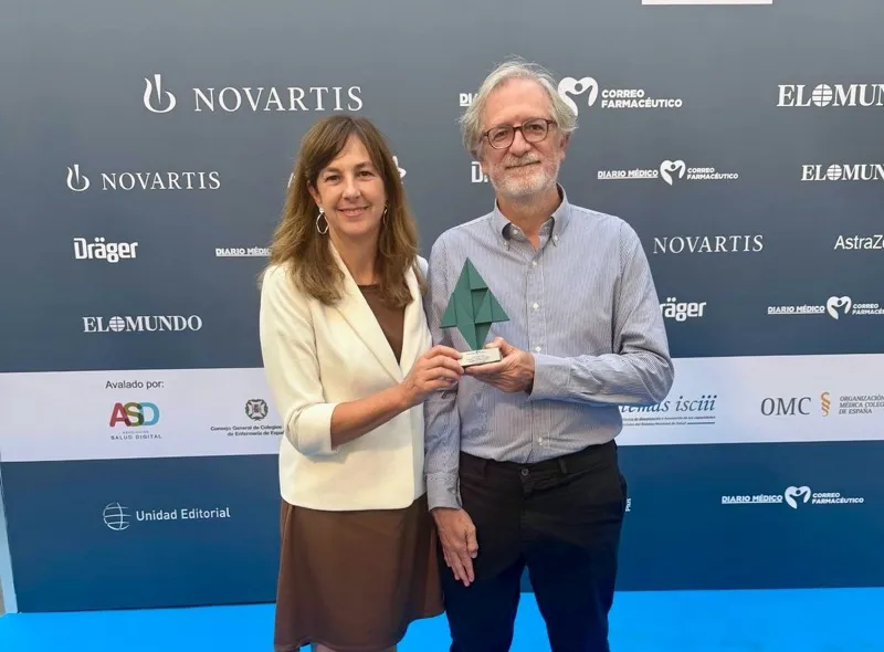 Rocío Montalbán y Pablo Serrano recogieron el premio Ennova Health 2026 en un acto celebrado en Madrid (Foto: Gobierno de Cantabria)