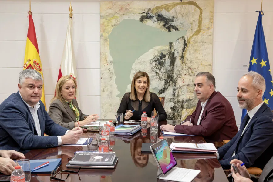 Archivo. La presidenta del Gobierno de Cantabria, María José Sáenz de Buruaga, junto a los consejeros en un Consejo de Gobierno. (Foto: Gobierno de Cantabria)