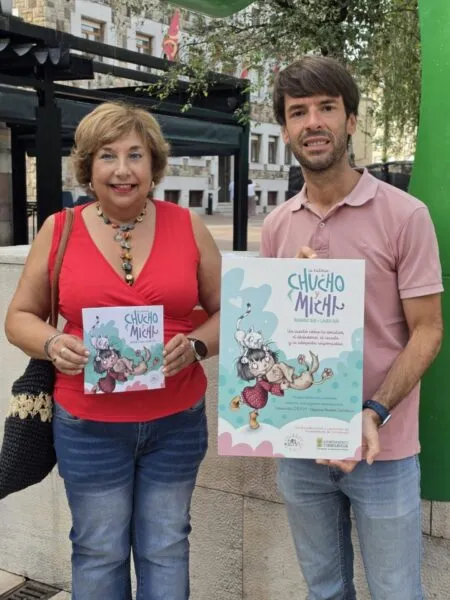 Noticias de Cantabria | El Cántabro | El Ayuntamiento de Torrelavega presenta “La historia de Chucho y Michi”, un cuento para educar en el respeto y la adopción responsable