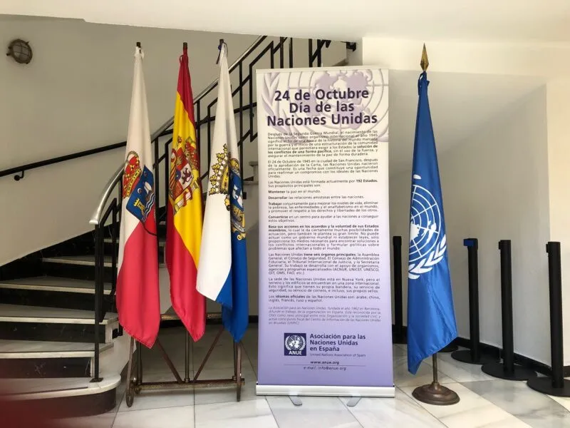 Noticias de Cantabria | El Cántabro | Santander celebra el Día de las Naciones Unidas iluminando la fachada del Ayuntamiento