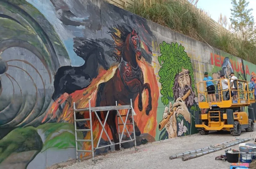 Noticias de Cantabria | El Cántabro | Ocho artistas y un único mural: EncinArte convierte La Encina de Cayón en un gran lienzo colectivo