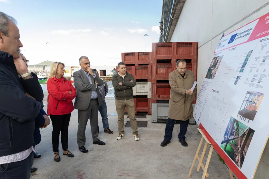 Noticias de Cantabria | El Cántabro | Los consejeros de Fomento y Pesca visitan el estado de las obras de refuerzo y reparación del muelle pesquero de la dársena norte del puerto de Santoña