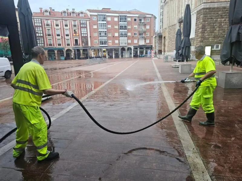 Noticias de Cantabria | El Cántabro | El Ayuntamiento de Torrelavega convoca una nueva bolsa de empleo de limpieza viaria