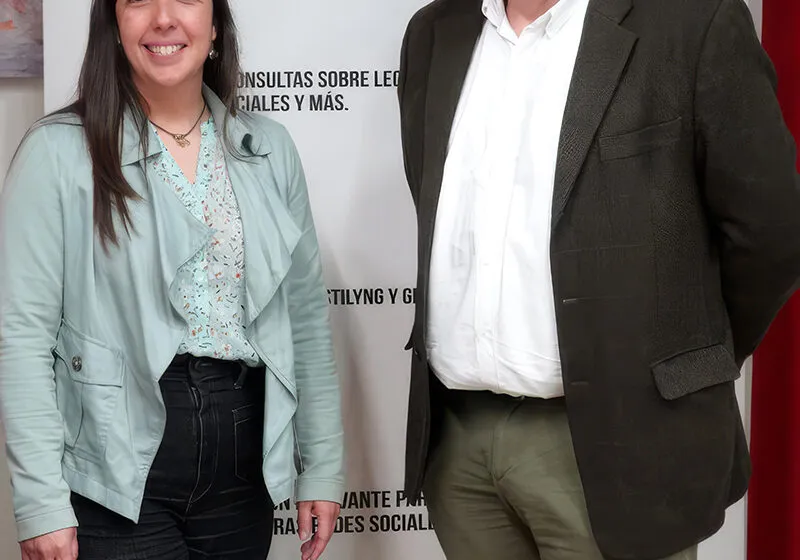 De izquierda a derecha, Rosa Vega y Rosendo Ruiz, en una foto de archivo correspondiente a la presentación del programa 'Comercio360Cantabria' (Foto: Oficina de Comunicación)