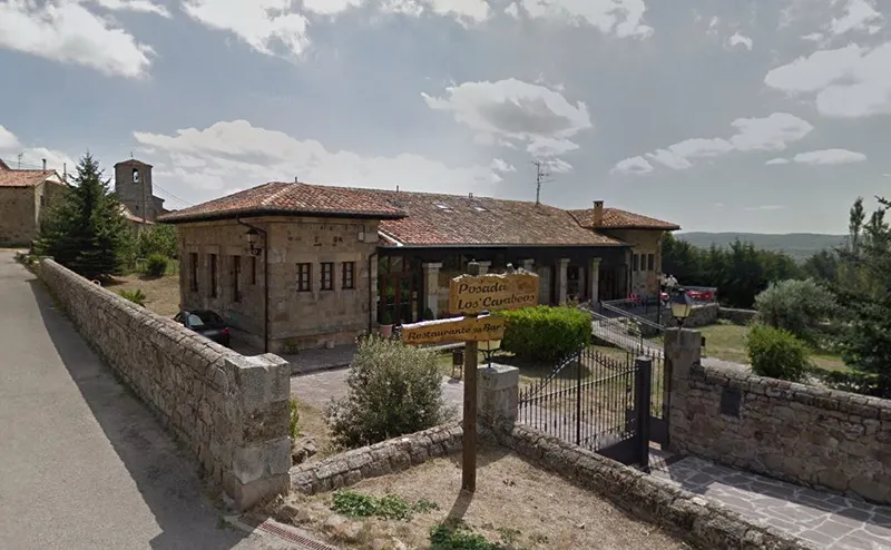 Turismo licita la rehabilitación de las antiguas escuelas de Arroyal de Carabeos