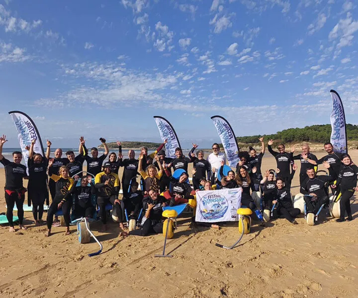 Imagen de los participantes en este I El Gobierno apoya la celeIamgenes de los participantes del I Festival de Parasurf Fundación También–Plea que ha tenido lugar este fin de semana en Loredo. (Foto: Gobierno de Cantabria)