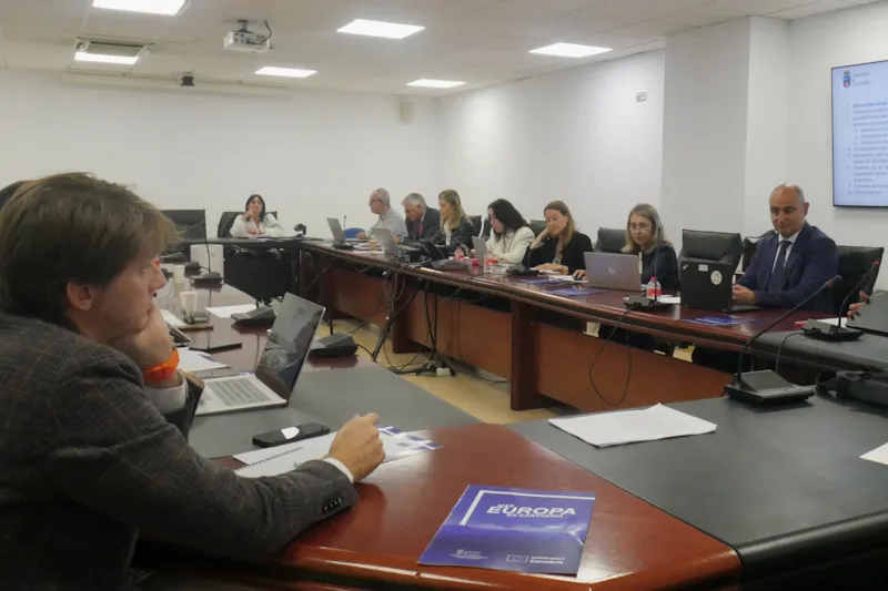 Imagen de la reunion mantenida para analizar el estado de ejecución de los Fondos Europeos (FEDER) (Foto: Oficina de Comunicacion)