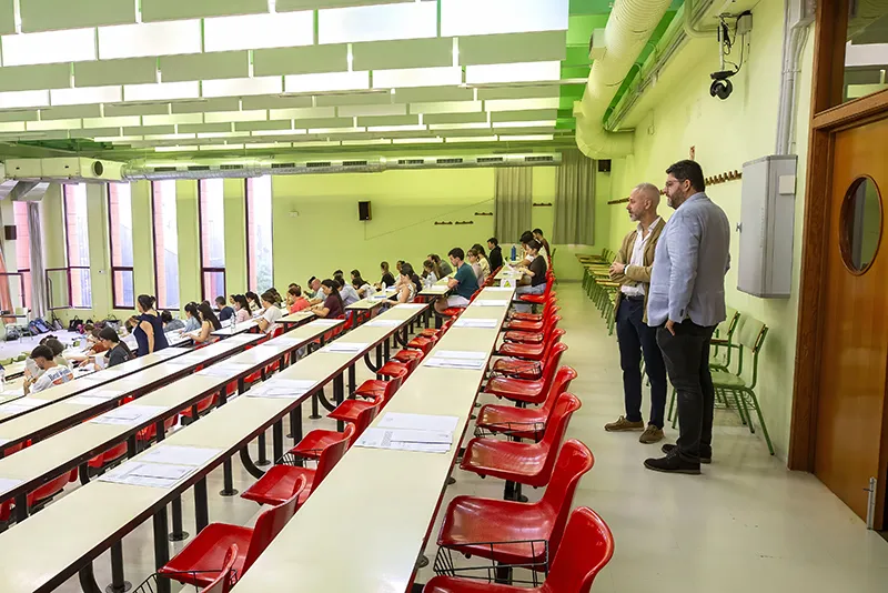 Foto de archivo. El consejero de Educación, durante una prueba de oposiciones docentes. (Foto: Miguel López)