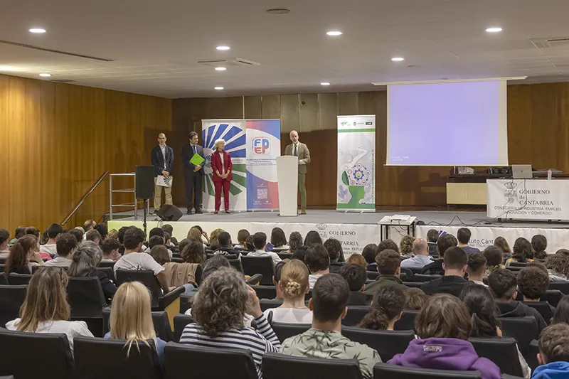 El consejero de Educación en el acto de apertura de la segunda edición de las jornadas. (Foto: Enma Portillo)
