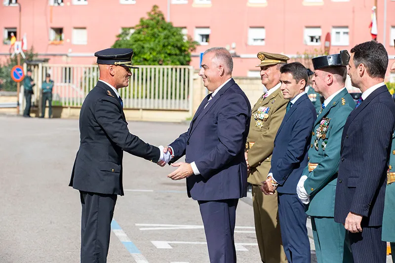 El consejero de Fomento en el acuartelamiento de Campogiro. Foto: Miguel López