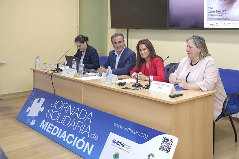 La consejera de Inclusión Social en el acto de apertura de las jornadas sobre mediación celebradas en Camargo. (Foto: Enma Castillo)