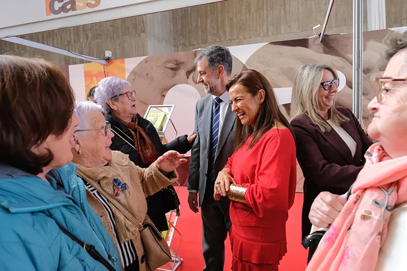 Los consejeros de Inclusión Social y Cultura en la primera jornada de la Feria de Mayores de Cantabria. (Foto: Raúl Lucio)