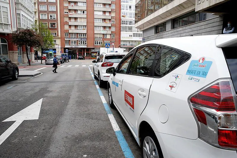 Imagen de archivo de una parada de taxis en Santander (Foto: Oficina de Comunicación)