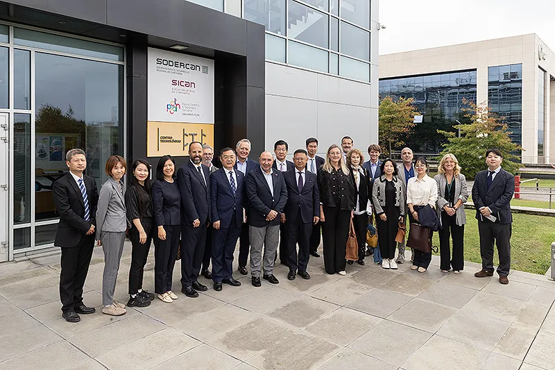 Imagen de representanes de SODERCAN junto a la delegación institucional y empresarial de China. FOTO: SODERCAN