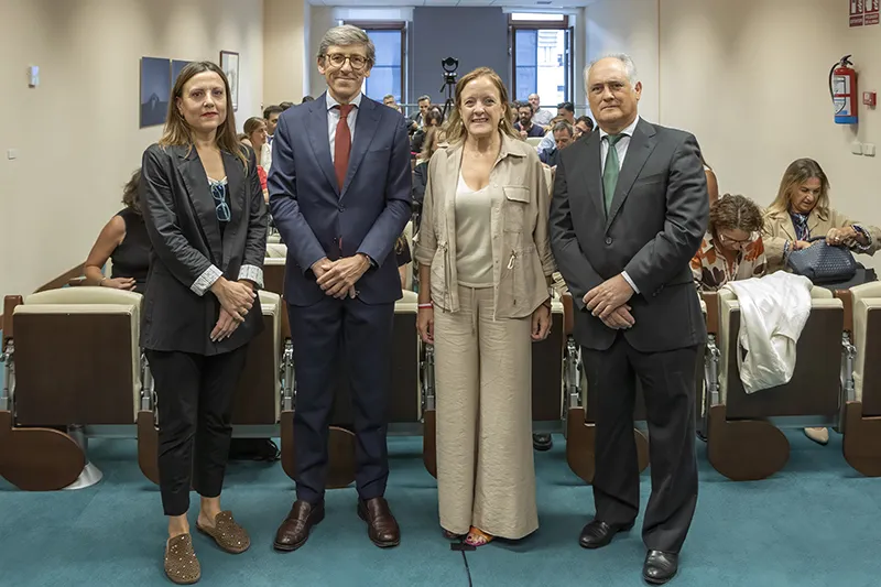 La consejera de Justicia, junto al presidente del TSJC, la presidenta de la Sala de lo Social y el director de Justicia (Foto: Enma Portillo)