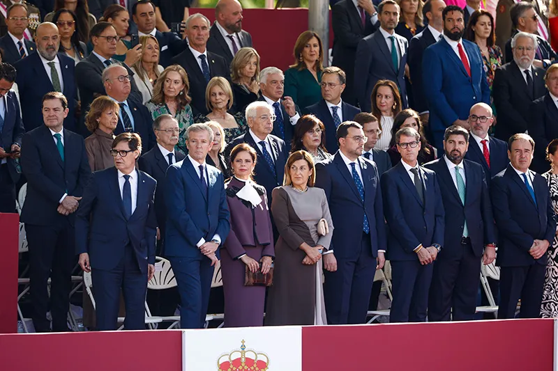 La presidenta en la tribuna de autoridades junto a otros presidentes autonómicos Foto: agencia EFE