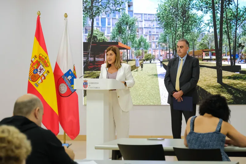La presidenta durante su comparecencia junto al conejero de Fomento, Roberto Media, en la sede del Gobierno. FOTO; Raúl Lucio