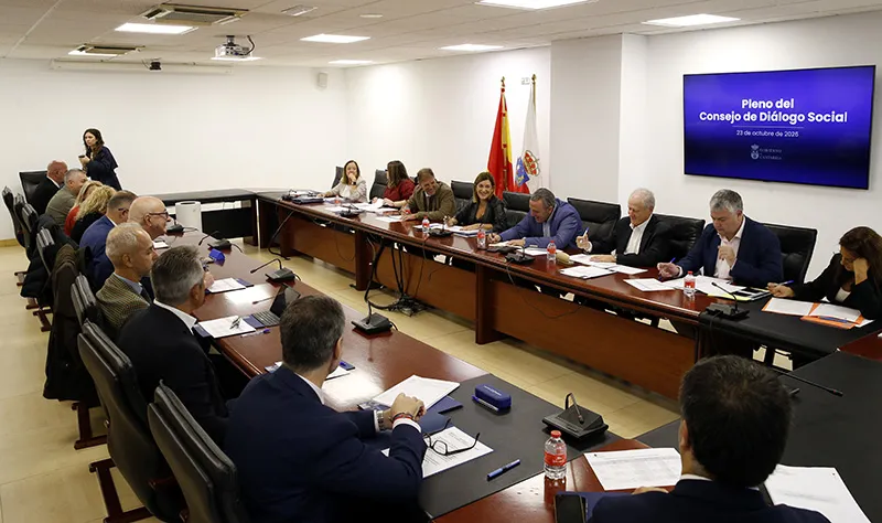 Buruaga ha presidido el pleno del Consejo del DIálogo Social para presentar las grandes cifras del presupuesto autonómico de 2027. FOTO: Lara Revilla