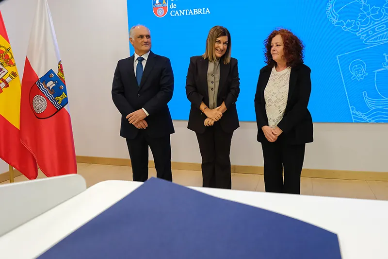 De izquierda a derecha, Juan Sáez, María José Sáenz de Buruaga y Tamara González (FOTO: Raúl Lucio)