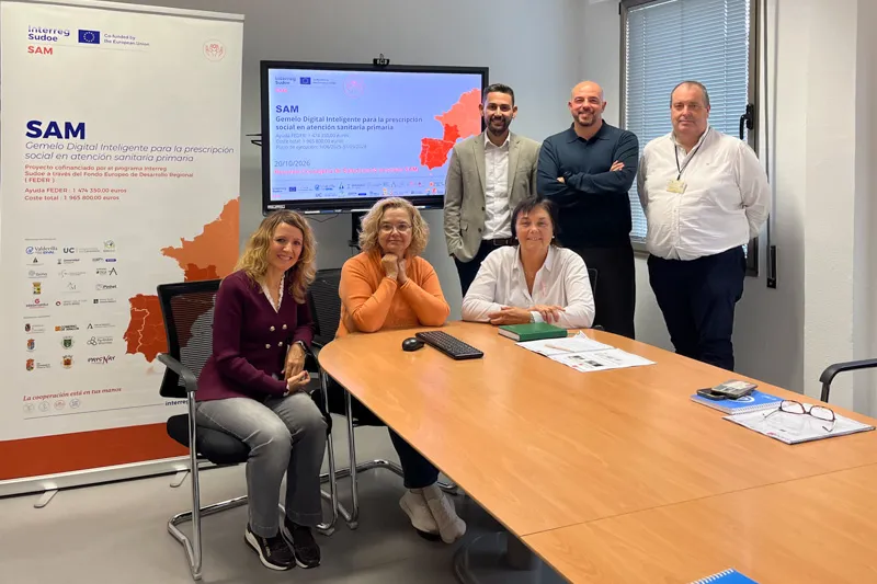 De izquierda a derecha de la imagen, Olga de Cos, Maribel Priede y María Isabel de Frutos, junto a Daniel Coca, Valentín Castillo y Federico Talledo (de pie) (Foto: Gobierno de Cantabria)
