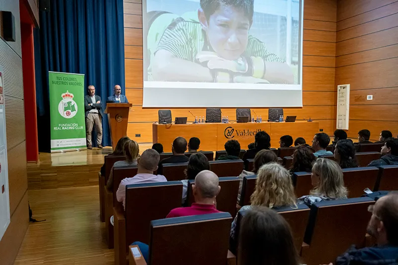 La jornada se ha celebrado en en el Salón Gómez Durán del Hospital Universitario Marqués de Valdecilla. (Foto: Miguel López)
